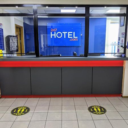 247 โฮเทล Hotel โอลดัม ภายนอก รูปภาพ