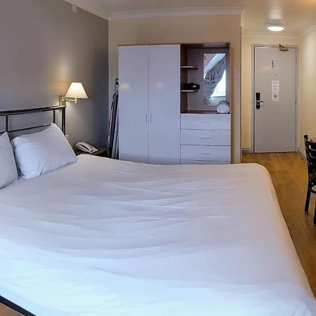 247 โฮเทล Hotel โอลดัม ภายนอก รูปภาพ