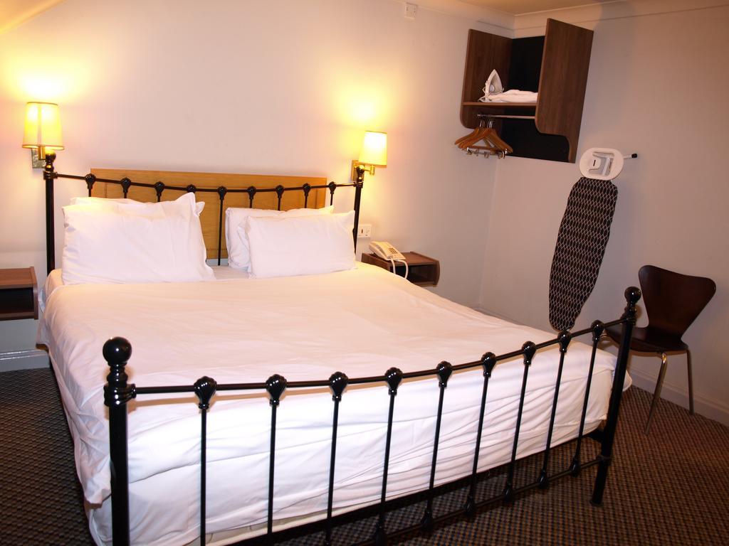 247 โฮเทล Hotel โอลดัม ภายนอก รูปภาพ
