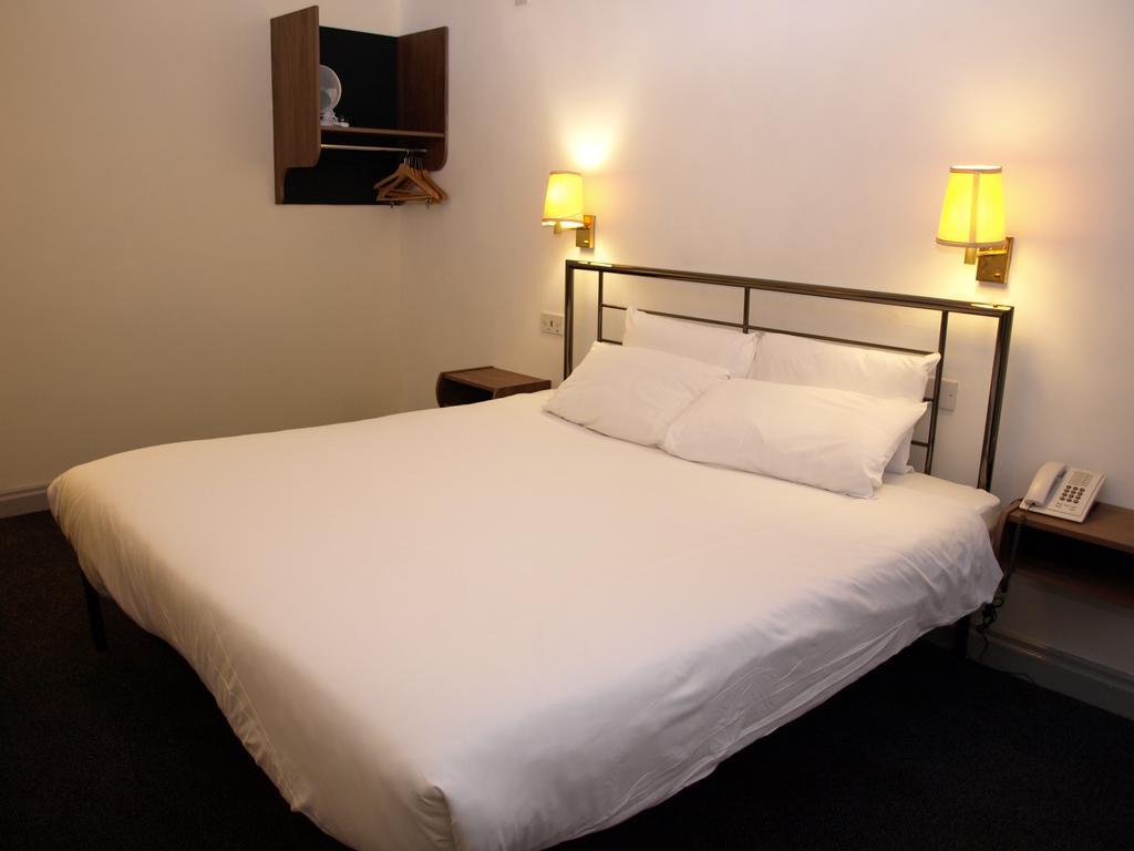 247 โฮเทล Hotel โอลดัม ภายนอก รูปภาพ
