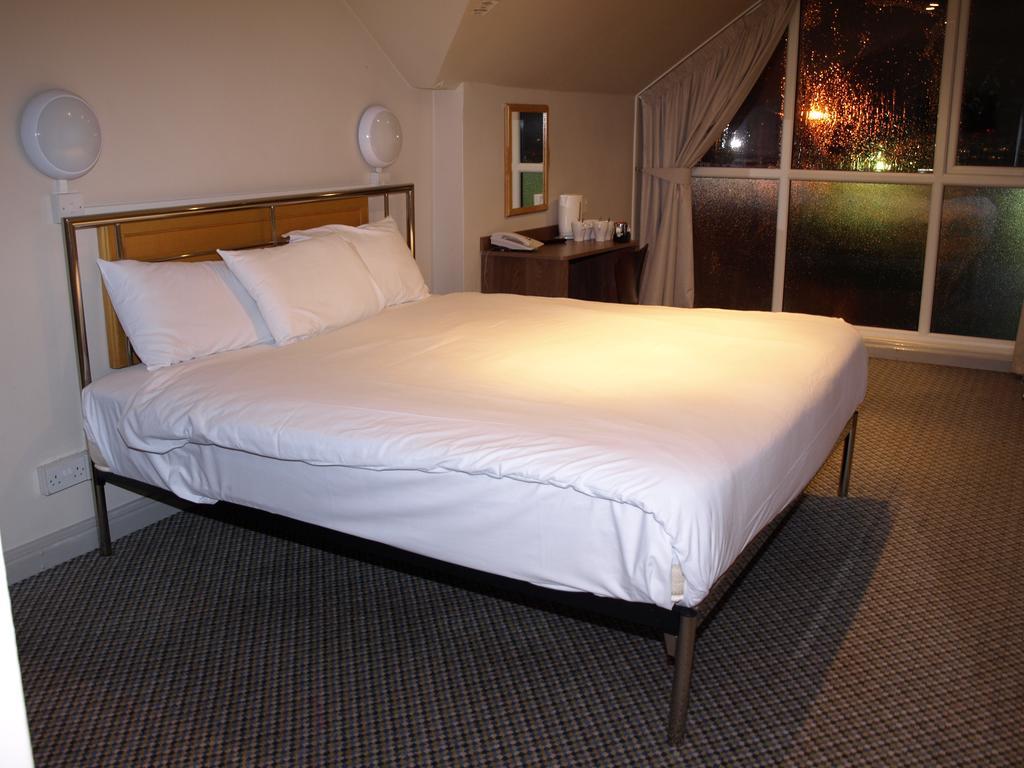 247 โฮเทล Hotel โอลดัม ภายนอก รูปภาพ