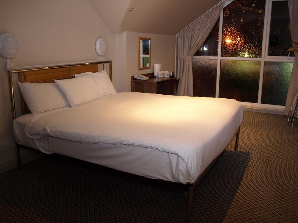 247 โฮเทล Hotel โอลดัม ภายนอก รูปภาพ